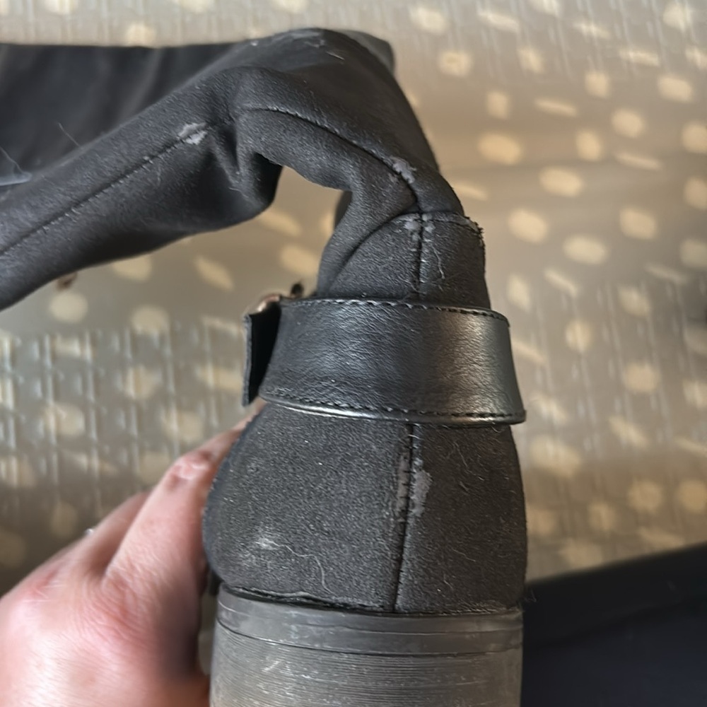 Black Boots with Gold Details - Picture 4 of 10